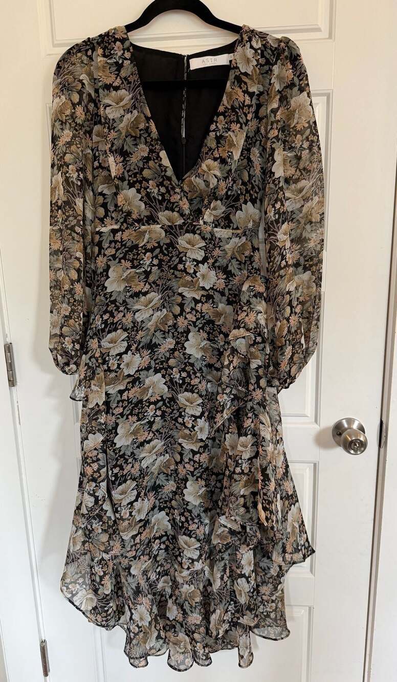 ASTR The Label Raleigh Dress XS Black Multi Floral Long Sleeve Ruffle Midi V-Nec